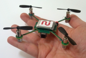 Photo d'un mini quadri copter intelligent avec caméra embarquée